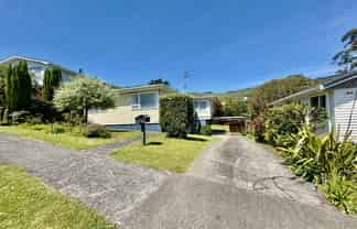 135 Taylor Terrace, Tawa
