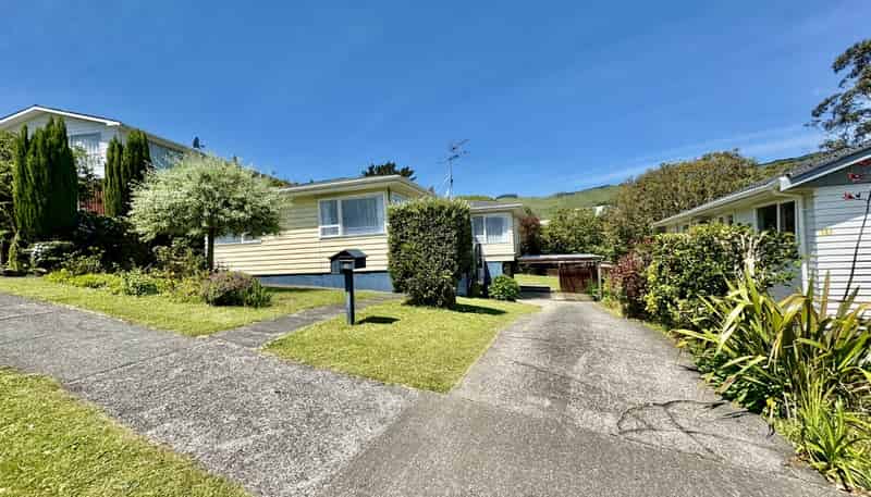 135 Taylor Terrace, Tawa