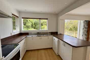 135 Taylor Terrace, Tawa