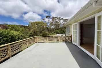 135 Taylor Terrace, Tawa