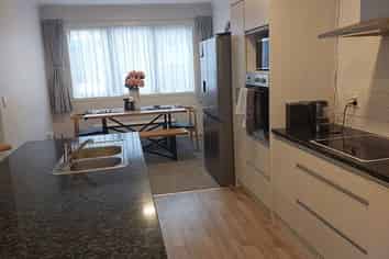 3/130 Stancombe Road, Flat Bush