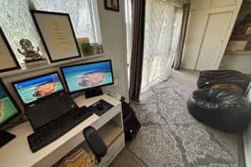 800 Tremaine Avenue, Roslyn