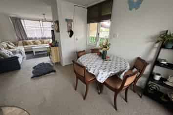 800 Tremaine Avenue, Roslyn