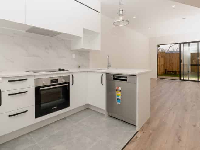 30/241 Don Buck Road, Massey