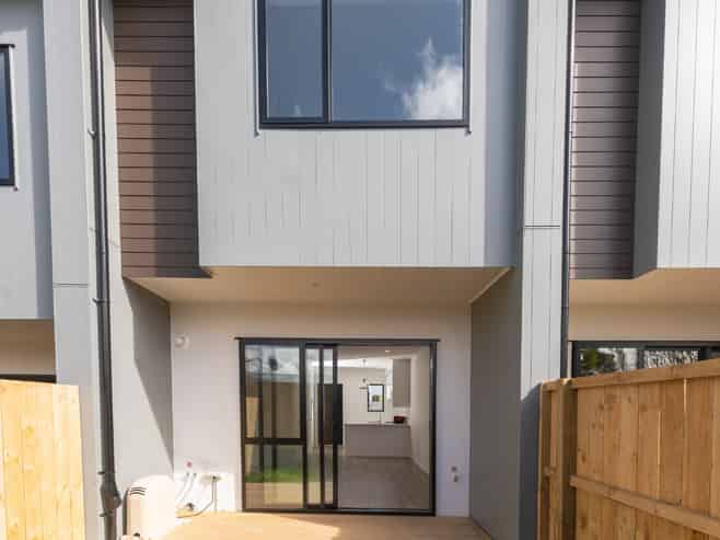 30/241 Don Buck Road, Massey