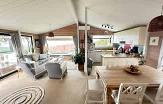 37B Albatross Road, Red Beach