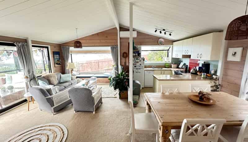 37B Albatross Road, Red Beach