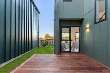 33 karaka village parade, Karaka