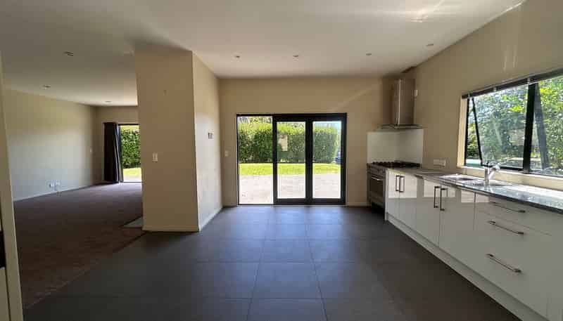 206 Broomfields Road, Whitford