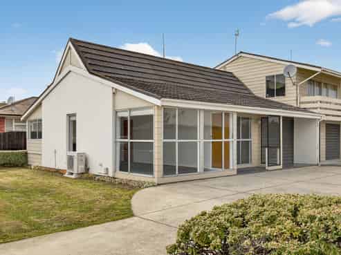 1/470 Hereford Street, Linwood