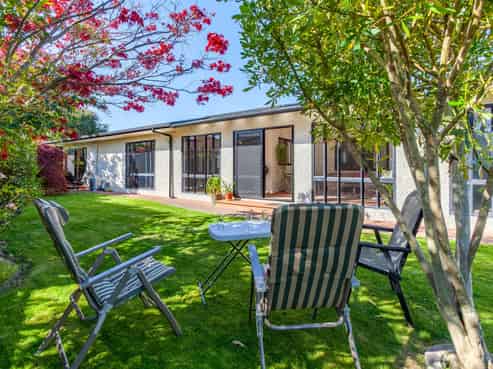 6 Bishops Close, Greenmeadows