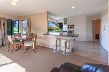 6 Bishops Close, Greenmeadows