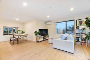 8 Woodbank Drive, Glen Eden