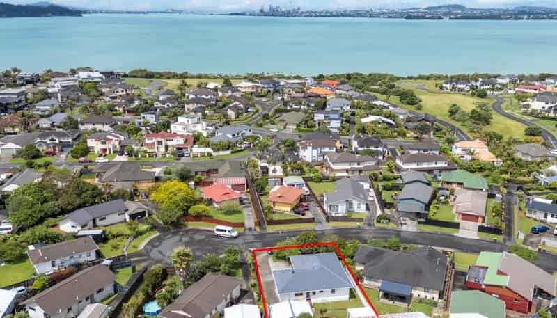 12 Glenhaven Place, Te Atatu Peninsula
