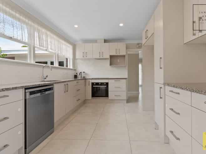 2B Adams Road, Manurewa