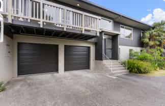 2/218 East Coast Road, Forrest Hill