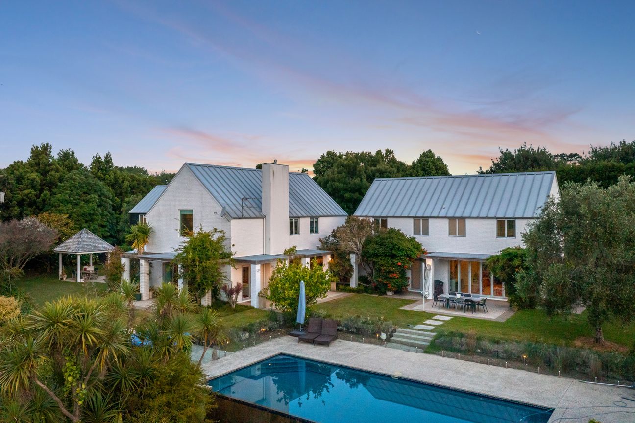 Secure Your Family's Legacy - 4.5ha, 640 m² Home - Widok 6