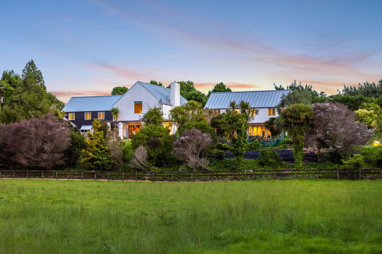 Secure Your Family's Legacy - 4.5ha, 640 m² Home - Widok 5