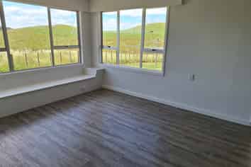 702 East Road, Stratford