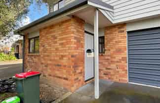 13/36 West Coast Road, Glen Eden