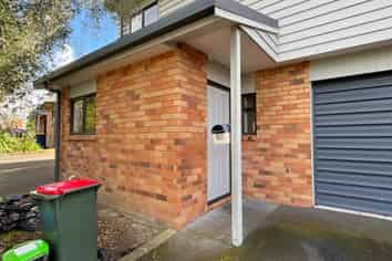 13/36 West Coast Road, Glen Eden