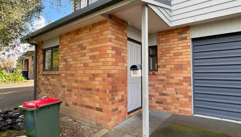 13/36 West Coast Road, Glen Eden