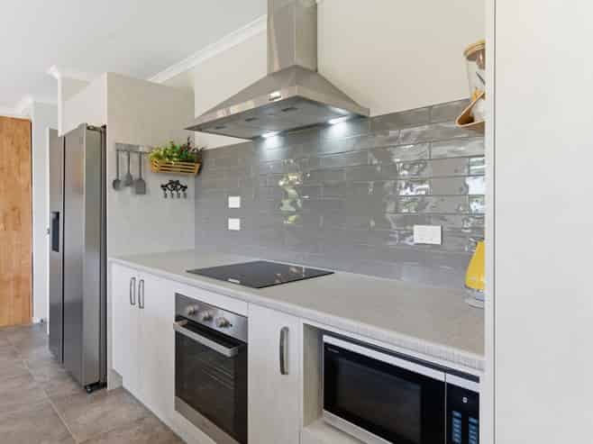 1 Hanlow Place, Pyes Pa