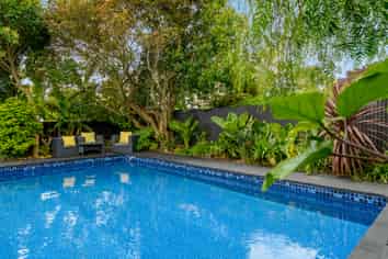 6 Roys Road, Parkvale