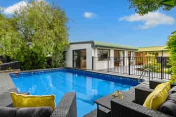 6 Roys Road, Parkvale