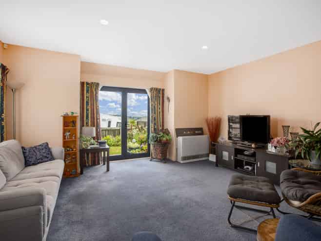 8b Pelorous Street, Paparangi