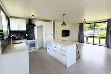 16 Maywood Crescent, Glen Eden