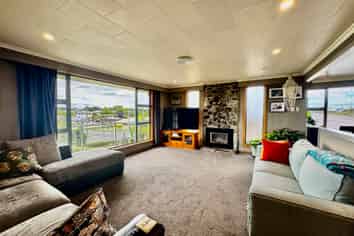 16 Argyle Street, WESTON