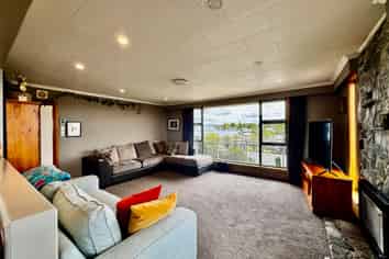 16 Argyle Street, WESTON