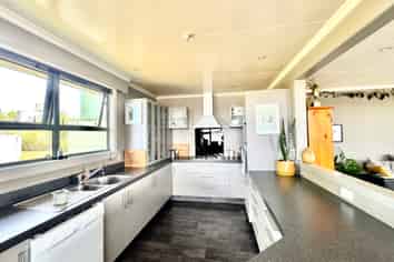 16 Argyle Street, WESTON