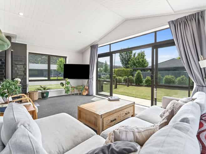 25 Finch Street, Albert Town