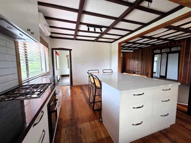 378 Notorious Road, Mahuta