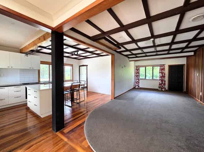 378 Notorious Road, Mahuta