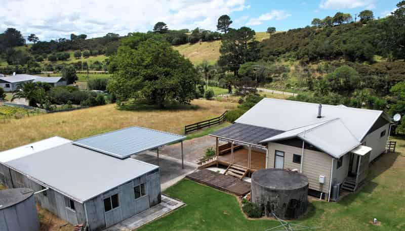 378 Notorious West Road, Mahuta