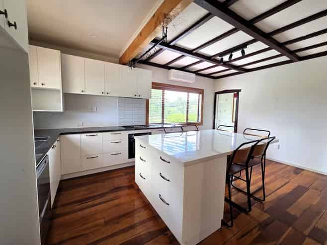 378 Notorious Road, Mahuta