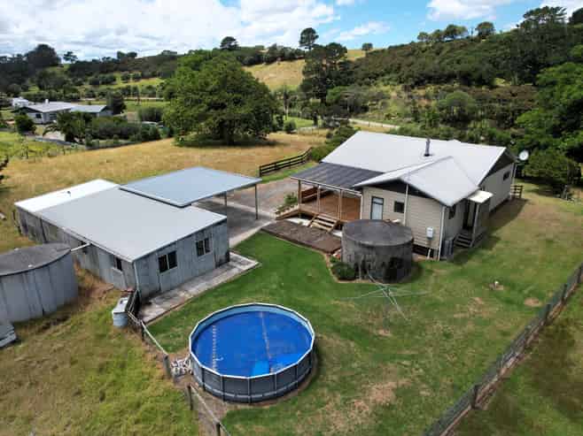 378 Notorious West Road, Mahuta