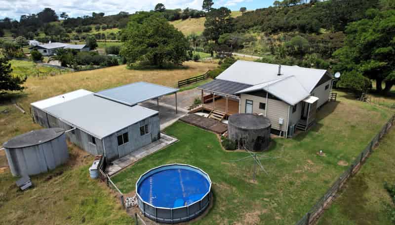 378 Notorious West Road, Mahuta