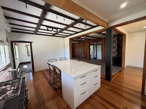 378 Notorious West Road, Mahuta