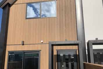 2/97 Whites Line East, Waiwhetu