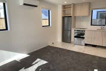 2/97 Whites Line East, Waiwhetu