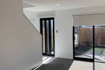 2/97 Whites Line East, Waiwhetu