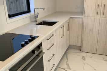 2/97 Whites Line East, Waiwhetu