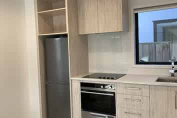 2/97 Whites Line East, Waiwhetu