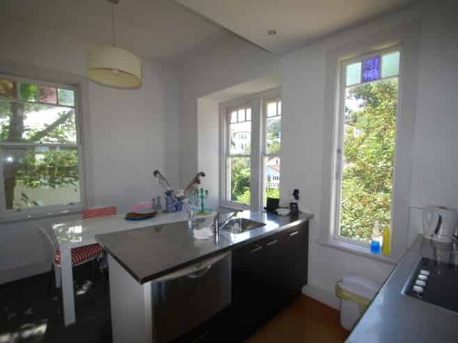 1 (upper flat) Hadfield Tce, Kelburn