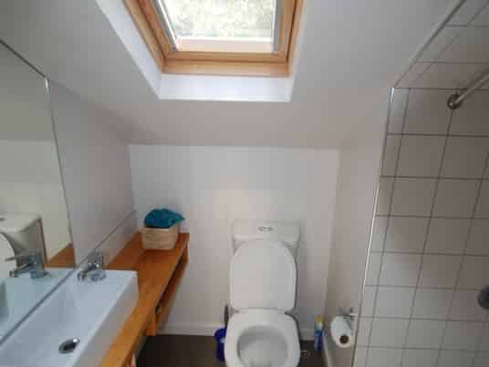 1 (upper flat) Hadfield Tce, Kelburn