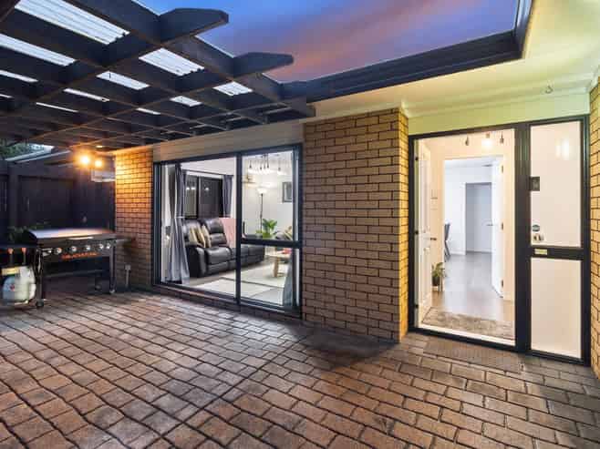 2/19 Sailfish Drive, West Harbour